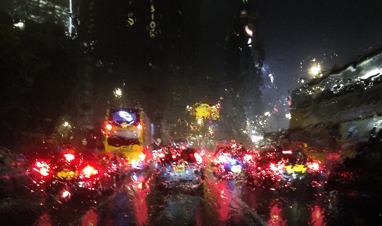 香港多雨潮濕，車廂及機件很易因受潮出現問題。